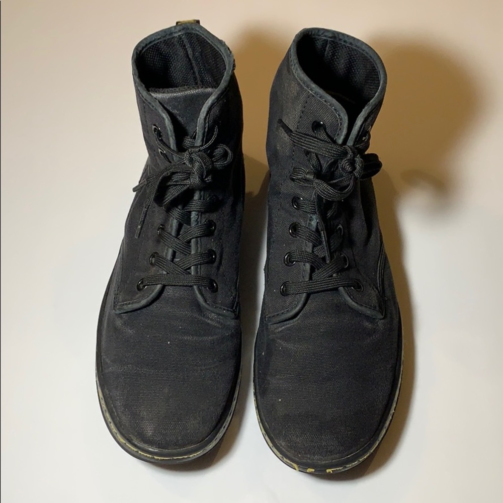 Dr.Martens Shoreditch Black Booties/Sneakers